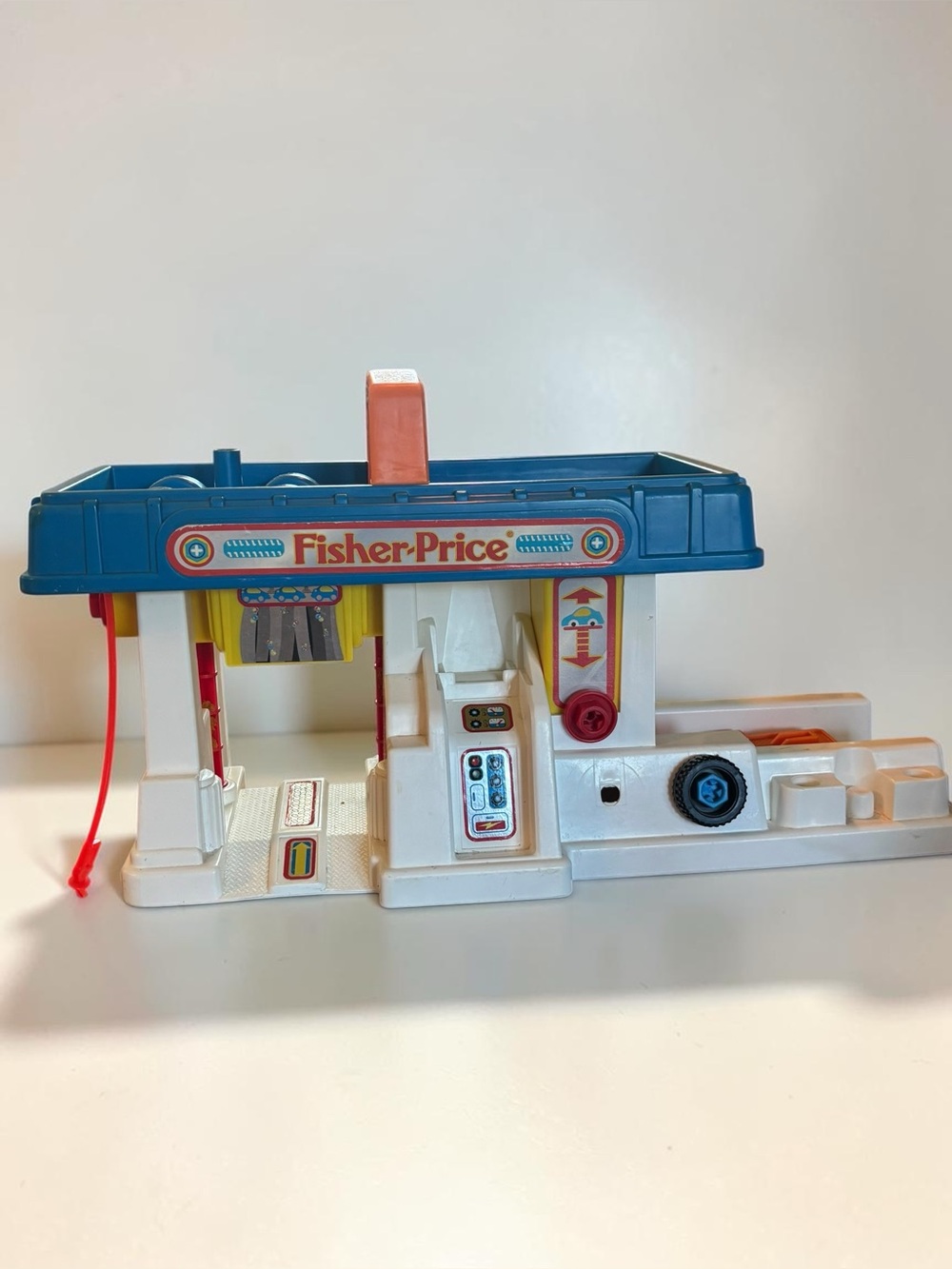 Vintage Fisher Price Action Sounds Garage Car Wash 2084 Service Center 1993
